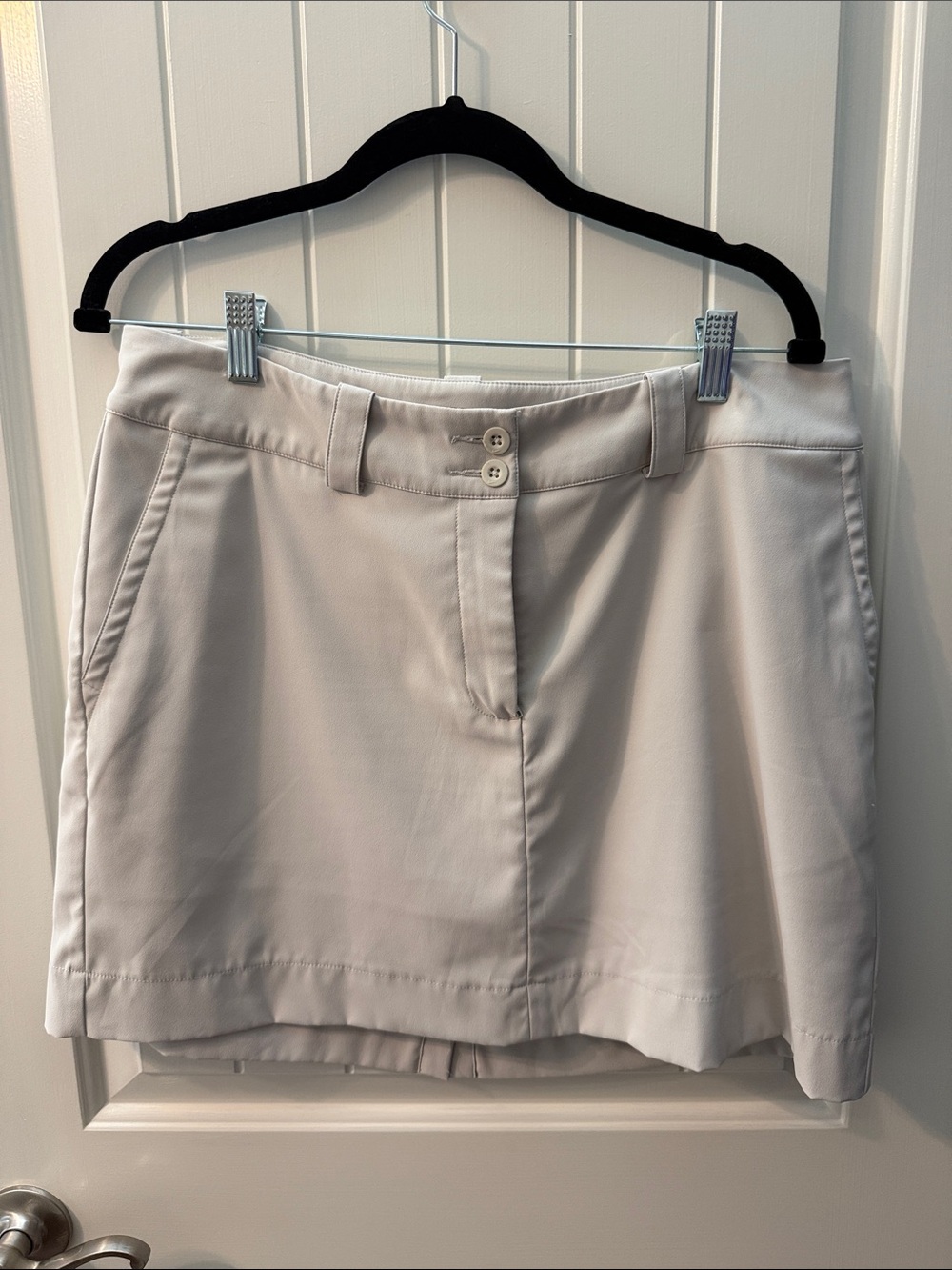 Nike Women's Light Beige Golf Skort with Double-Button Waist